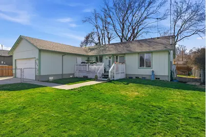 306 SE 8th Street, Madras, OR 97741 - Photo 1