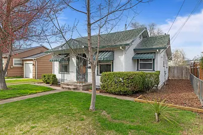 813 E 9th Street, Medford, OR 97504 - Photo 1