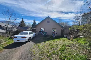 824 Grant St, Klamath Falls, OR 97601 - Photo 1