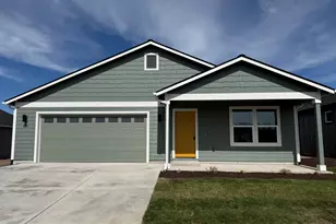 604 NE Mitchell St, Madras, OR 97741 - Photo 1