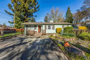 22 SW Elm St, Grants Pass, OR 97526 - Photo 1