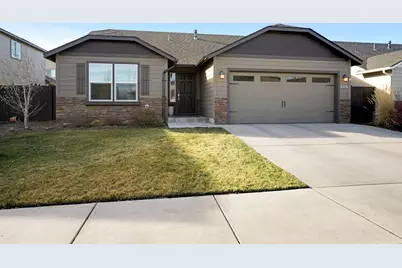 2378 NW Kingwood Avenue, Redmond, OR 97756 - Photo 1