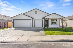 432 NW Monte Vis Ave, Madras, OR 97741 - Photo 1
