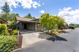 714 Brookside Cir, Rogue River, OR 97537 - Photo 1