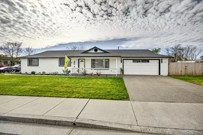 934 Pittview Avenue, Central Point, OR 97502 - Photo 1