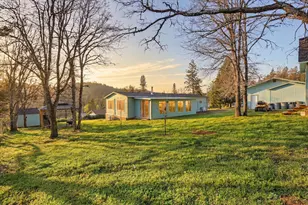 235 Ann Roy Dr, Grants Pass, OR 97527 - Photo 1