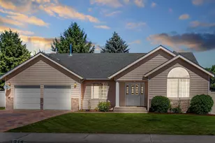 214 SW Meadow Lakes Dr, Prineville, OR 97754 - Photo 1