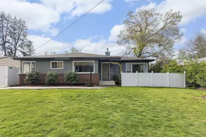 727 NE Memorial Drive, Grants Pass, OR 97526 - Photo 1