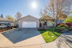 1711 Blue Moon Ln, Grants Pass, OR 97527 - Photo 1
