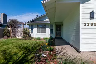 3285 Blackthorn Way, Medford, OR 97504 - Photo 1