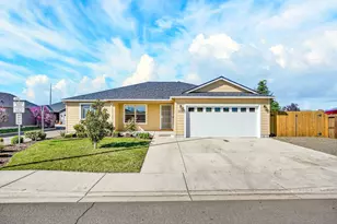 3851 Vly Mdws Dr, White City, OR 97503 - Photo 1
