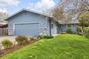 1335 NW Prospect Ave, Grants Pass, OR 97526 - Photo 1