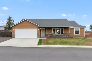 717 SE Cross Ln, Madras, OR 97741 - Photo 1