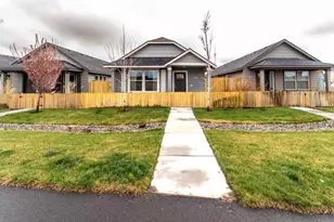 3210 NW 10th St, Redmond, OR 97756 - Photo 1