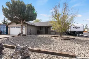 906 NE Mahogany St, Prineville, OR 97754 - Photo 1