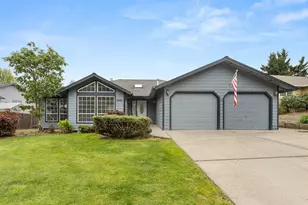 2495 NW Loma Vista Dr, Roseburg, OR 97471 - Photo 1