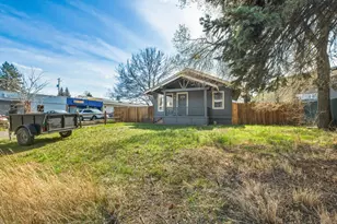 225 SE Vine Ln, Bend, OR 97702 - Photo 1