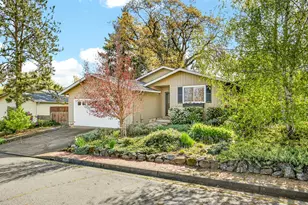 760 Oak Knoll Dr, Ashland, OR 97520 - Photo 1