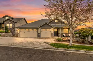 4310 Vista Pointe Dr, Medford, OR 97504 - Photo 1