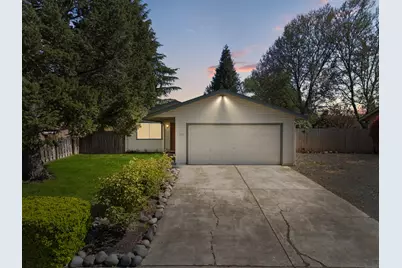 519 Glenn Way, Central Point, OR 97502 - Photo 1