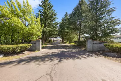 2111 Kings Highway #SPC 38, Medford, OR 97501 - Photo 1