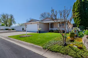 252 Jena Ct, Central Point, OR 97502 - Photo 1