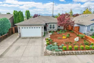2025 Manchester Dr, Medford, OR 97501 - Photo 1