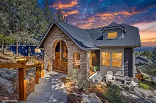 3042 N W Colonial Dr, Bend, OR 97703 - Photo 1