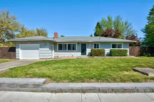 372 Garfield St, Medford, OR 97501 - Photo 1