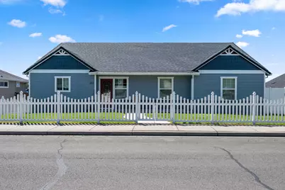 628 Barton Road, Eagle Point, OR 97524 - Photo 1