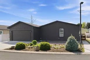 2530 SW Evening Primrose Dr, Redmond, OR 97756 - Photo 1