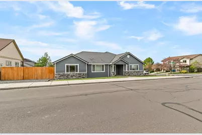 602 Barton Road, Eagle Point, OR 97524 - Photo 1