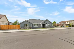 602 Barton Rd, Eagle Point, OR 97524 - Photo 1