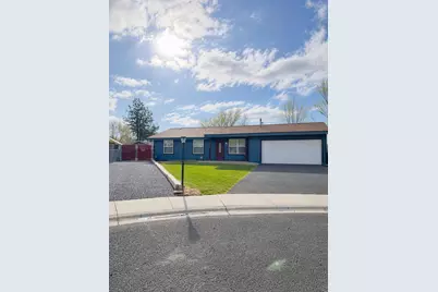 4301 Myrtlewood Drive, Klamath Falls, OR 97603 - Photo 1