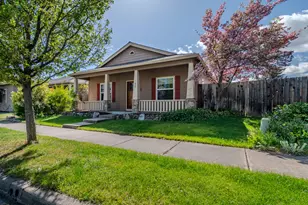 708 Isherwood Dr, Central Point, OR 97502 - Photo 1