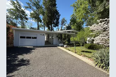 780 S Shasta Avenue, Eagle Point, OR 97524 - Photo 1