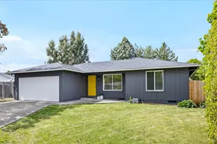556 Glenn Way, Central Point, OR 97502 - Photo 1