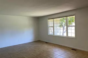 2215 Arctic Cir, Medford, OR 97504 - Photo 1