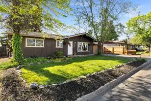 922 SW Spruce St, Grants Pass, OR 97526 - Photo 1