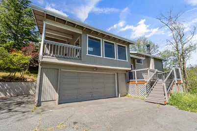 1704 NW Sunview Place, Grants Pass, OR 97526 - Photo 1