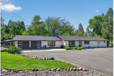 2050 Magnolia Avenue, Medford, OR 97501 - Photo 1