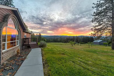 587 Summit Loop, Grants Pass, OR 97527 - Photo 1