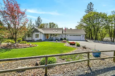 221 Lauer Way, Grants Pass, OR 97526 - Photo 1