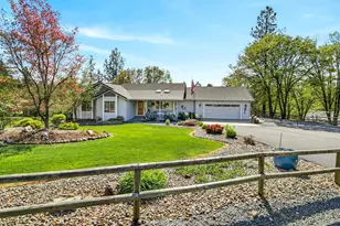 221 Lauer Way, Grants Pass, OR 97526 - Photo 1