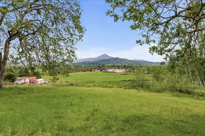 620 Vista Park Drive, Eagle Point, OR 97524 - Photo 1