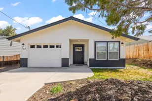 745 SW Madison St, Madras, OR 97741 - Photo 1