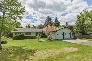 1984 Woodlawn Dr, Medford, OR 97504 - Photo 1