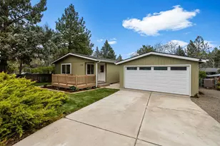 1030 SE Castlewood Dr, Bend, OR 97702 - Photo 1
