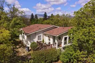 723 Reiten Dr, Ashland, OR 97520 - Photo 1