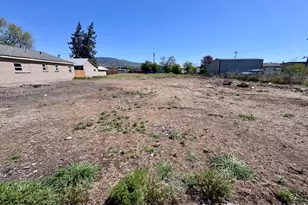 337 Commercial St, Klamath Falls, OR 97601 - Photo 1